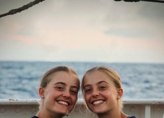 Šest godina nakon gubitka jedne blizanke, moja kćerka je rekla da ima sestru u školi