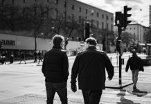 Muž je tražio da prodamo kuću moje kćerke zbog svadbe njegovog sina — pristala sam, ali nije znao šta sam planirala.