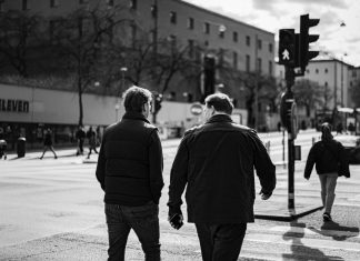 Muž je tražio da prodamo kuću moje kćerke zbog svadbe njegovog sina — pristala sam, ali nije znao šta sam planirala.