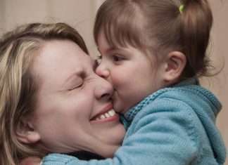 Krojačica je odgajala dvije djevojčice kao svoje — a onda je nepoznati čovjek promijenio sve