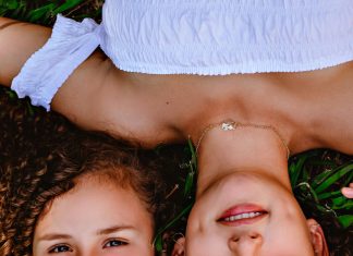 Rekli su mi da mi je kćerka umrla – tri godine kasnije učiteljica je spomenula blizanku