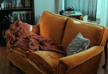 Moja bivša žena je prespavala kod mene — ono što sam čuo te noći promijenilo je sve