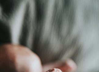 Porod koji je trebao spojiti porodicu skoro ju je razorio