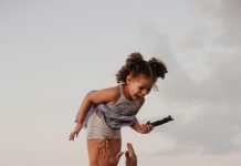 “Pratila sam je i otkrila tajnu iza školskog izostanka”