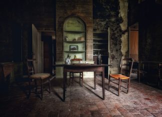 Bogata direktorica došla je na vrata zaposlenika — a prizor koji je vidjela promijenio joj je život