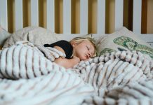 Mislila sam da dijete izmišlja — dok nisam pogledala snimak u 2 ujutro