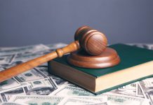 Trebao sam potpisati ogromnu svotu bivšoj ženi — a onda je djevojčica utrčala u sudnicu