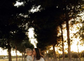 Kada je ugledao dadilju kako bježi sa djecom, mislio je da je izdaja – ali istina je bila drugačija