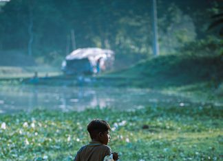 Dvoje djece je pokucalo na kapiju bogataša tražeći posao za hranu – ono što se dogodilo promijenilo je sve