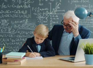 Učiteljica Me Ponizila Pred Cijelom Školom — A Onda Je Moj Otac Ušao U Kancelariju