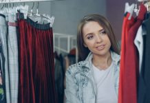 Moja šestogodišnja unuka nazvala me u ponoć — ono što smo pronašli u kući šokiralo nas je