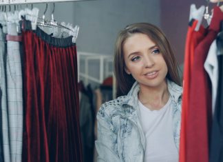 Moja šestogodišnja unuka nazvala me u ponoć — ono što smo pronašli u kući šokiralo nas je