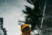 Dječak je molio da mu ne razdvoje sestre — odgovor milijardera iznenadio je sve.