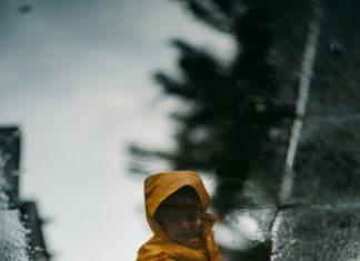 Dječak je molio da mu ne razdvoje sestre — odgovor milijardera iznenadio je sve.