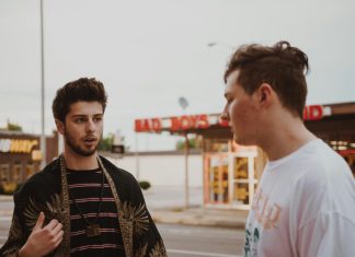 Dečko me upoznao sa svojim sinom — ali kada je dječak progovorio na francuskom, saznala sam istinu