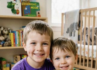 Moj sin je tvrdio da vidi svog brata svake noći — ono što sam otkrila promijenilo je sve