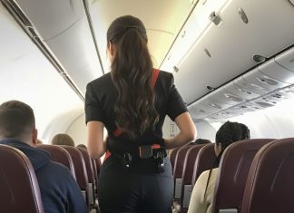 Stjuardesa mi je rekla da me pilot traži nakon slijetanja — nisam bila spremna na ono što sam saznala