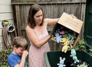 Bacila je dječije igračke u smeće — ali nije znala šta zapravo znači taj postupak