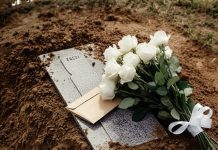 Kupila sam grob pored muža — istina koju sam otkrila me slomila