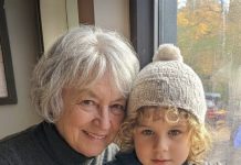 Htjeli su nas izbaciti iz kafića — ali ono što je moj unuk rekao promijenilo je sve