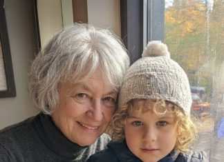 Htjeli su nas izbaciti iz kafića — ali ono što je moj unuk rekao promijenilo je sve