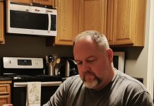 Dao mi 50 KM za večeru — a ja sam mu vratila istinu pred svima