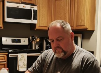 Dao mi 50 KM za večeru — a ja sam mu vratila istinu pred svima