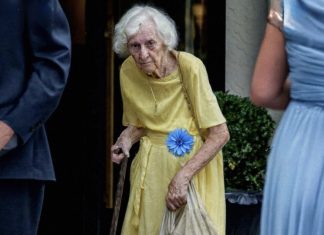 Izbacila sam baku zbog poklona — a onda sam shvatila istinu