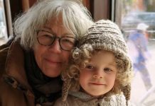 Rekli su nam da izađemo iz kafića — ali moj unuk je vidio nešto što je sve promijenilo”