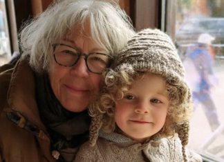 Rekli su nam da izađemo iz kafića — ali moj unuk je vidio nešto što je sve promijenilo”