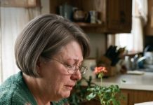 Izbacili su moju majku sa proslave — ali nisu očekivali šta slijedi