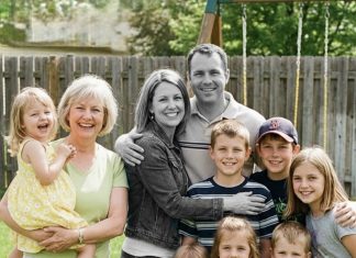 Deset godina sam vjerovala jednoj istini — a onda je kutija sve promijenila