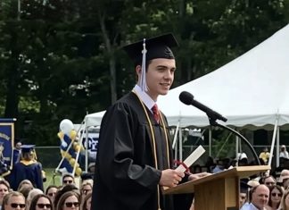 Prodala sam prsten zbog sina — a ono što mi je dao na promociji me slomilo