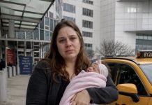 Muž me ostavio ispred bolnice sa bebom zbog auta — njegova baka mu je iste večeri održala lekciju