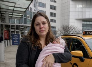 Muž me ostavio ispred bolnice sa bebom zbog auta — njegova baka mu je iste večeri održala lekciju