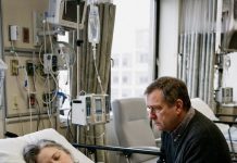 Medicinska sestra mi je rekla da pogledam snimke kamera — ono što sam vidjela o ocu me uništilo