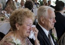Svekrva je ponizila moje roditelje na svadbi — a onda je moj muž ustao
