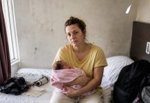 Muž me izbacio sa bebom zbog 30 dolara — karma ga je stigla odmah sutradan