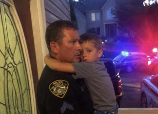 Došla sam kući i zatekla policajca kako drži mog sina u naručju