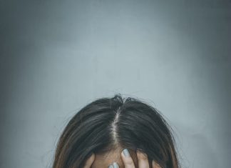 Kada je čuo šta muškarac govori mladoj majci, cijeli lokal je zanijemio
